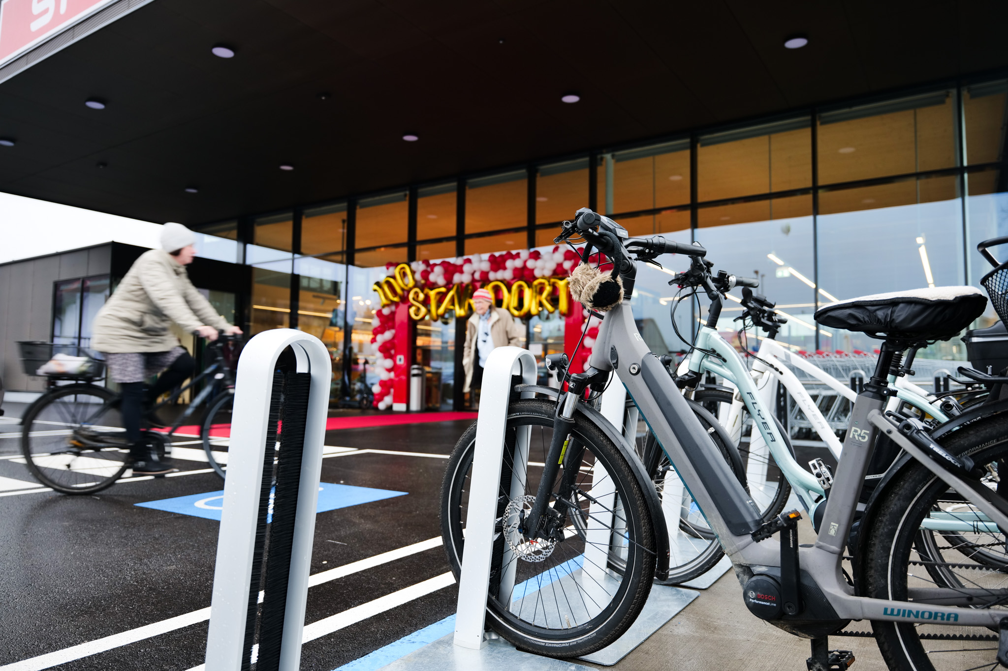 Fahrrad Abstellplatz beim Spar Höchst mit stromport slash aus Vorarlberg