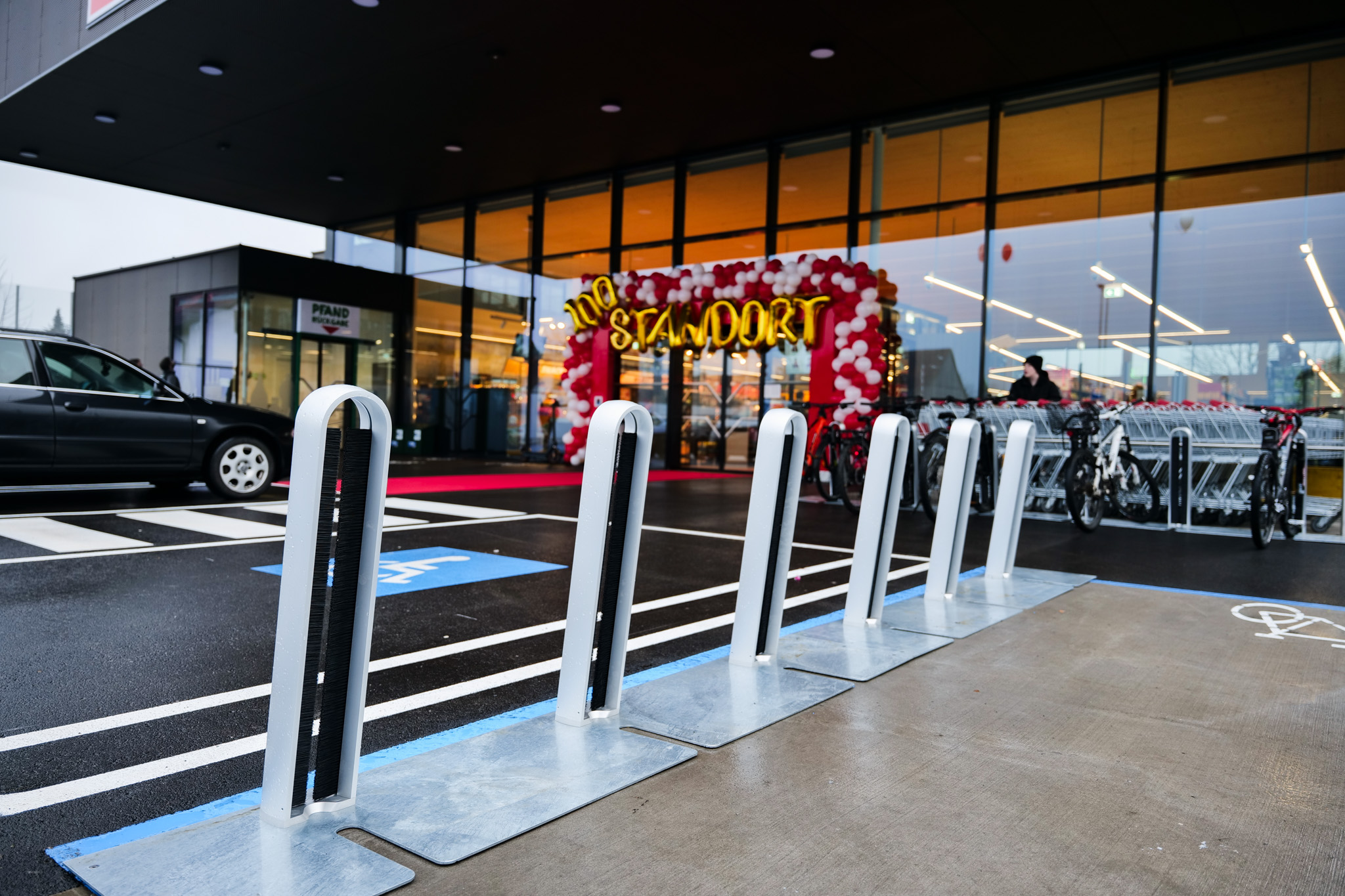 Fahrrad Ständer mit flexiblem Standort beim Spar Höchst von stromport