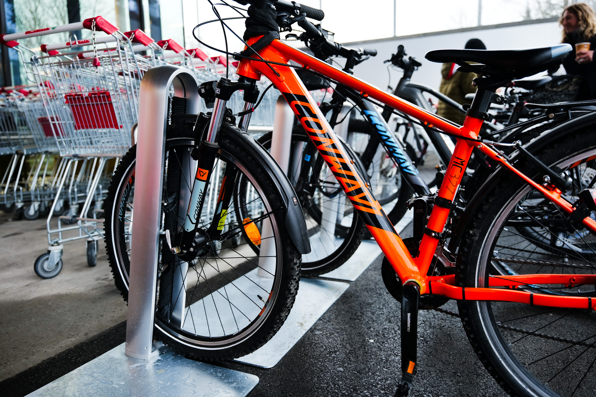 Fahrradständer slash von stromport mit Bodenplatte