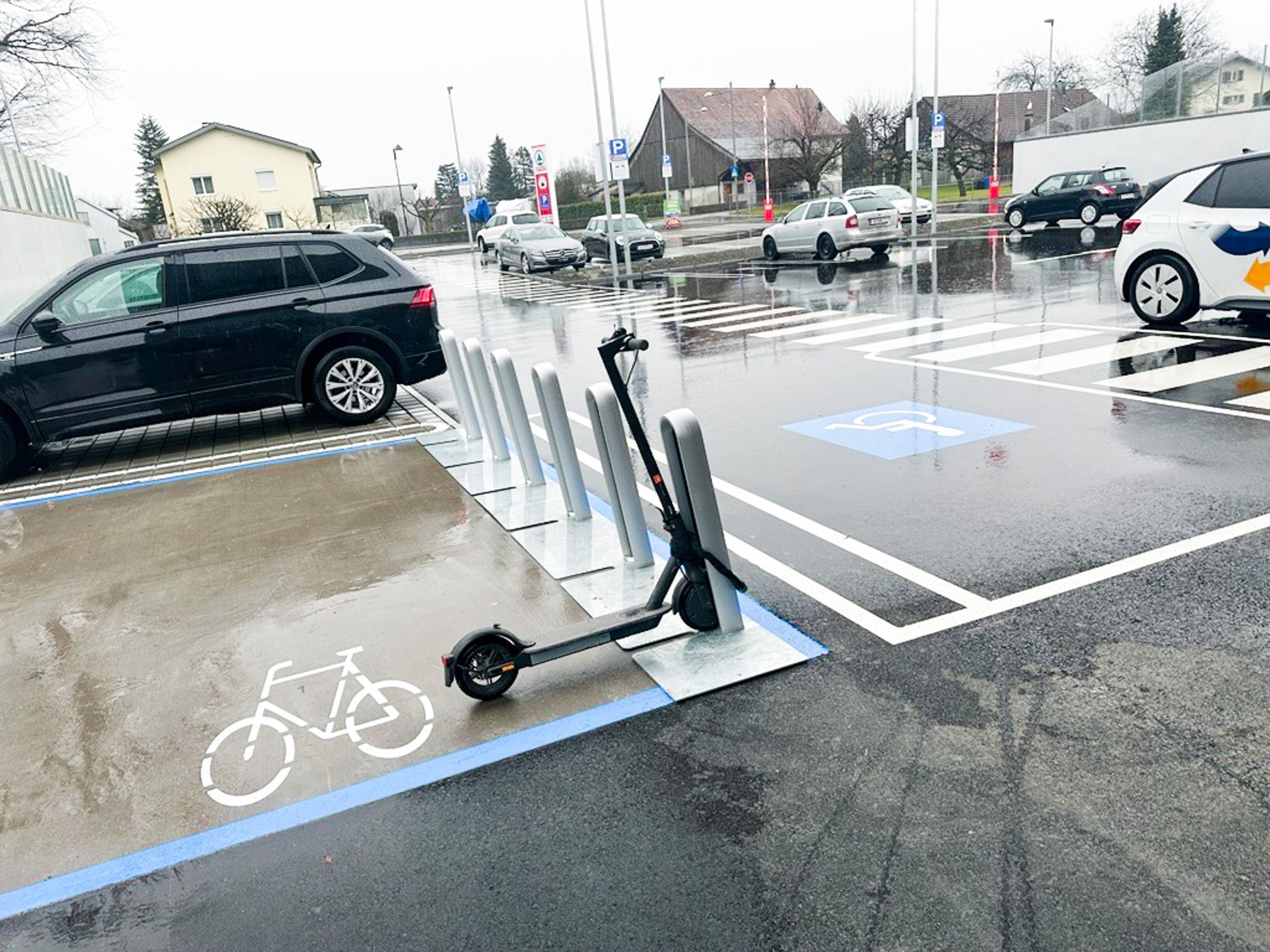stromport.slash. Fahrradständer. Mit der neuen Plattenkonstruktion beim Spar Höchst.