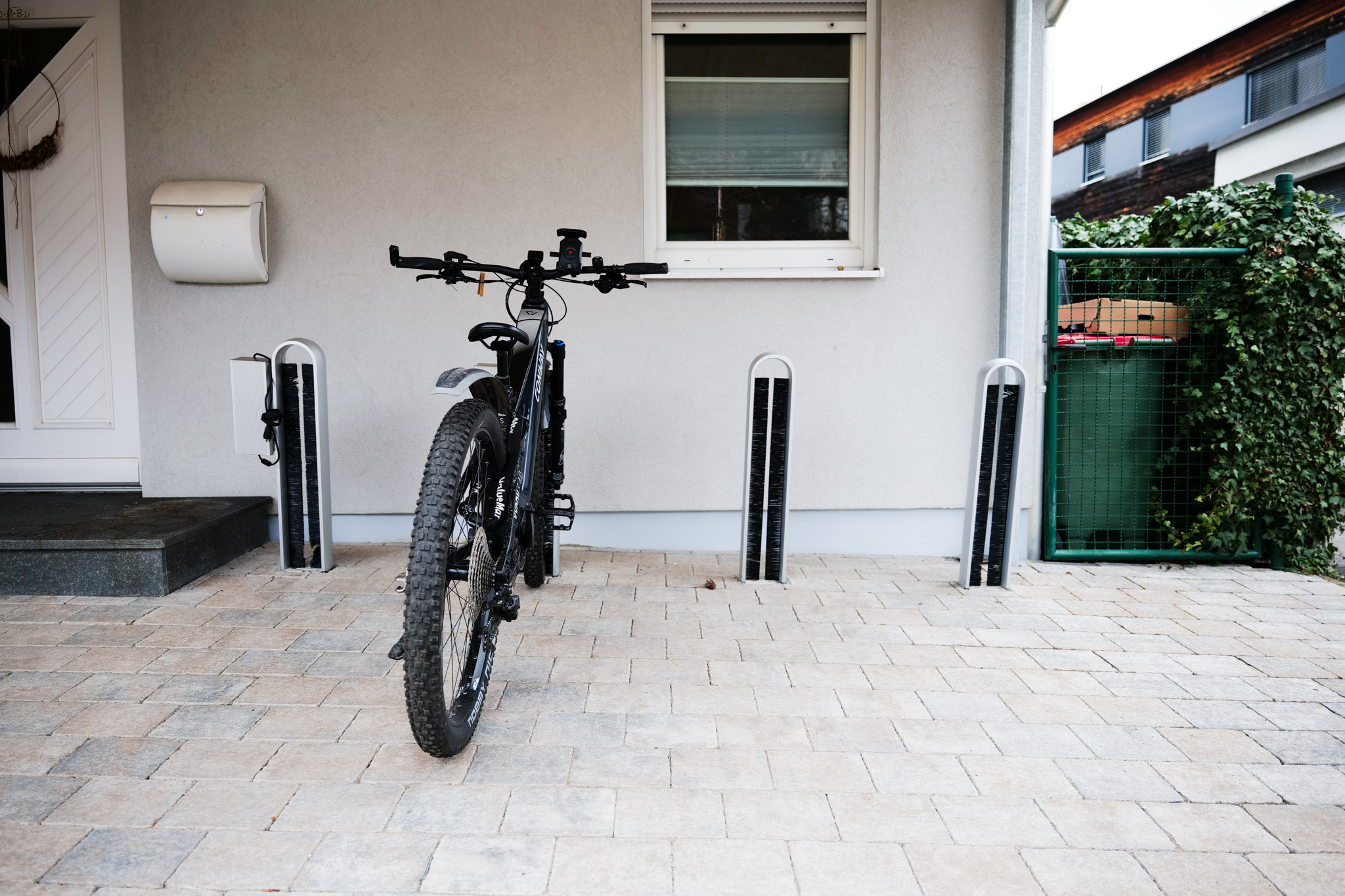 stromport.slash. Fahrradständer. Privathaus in Dornbirn.