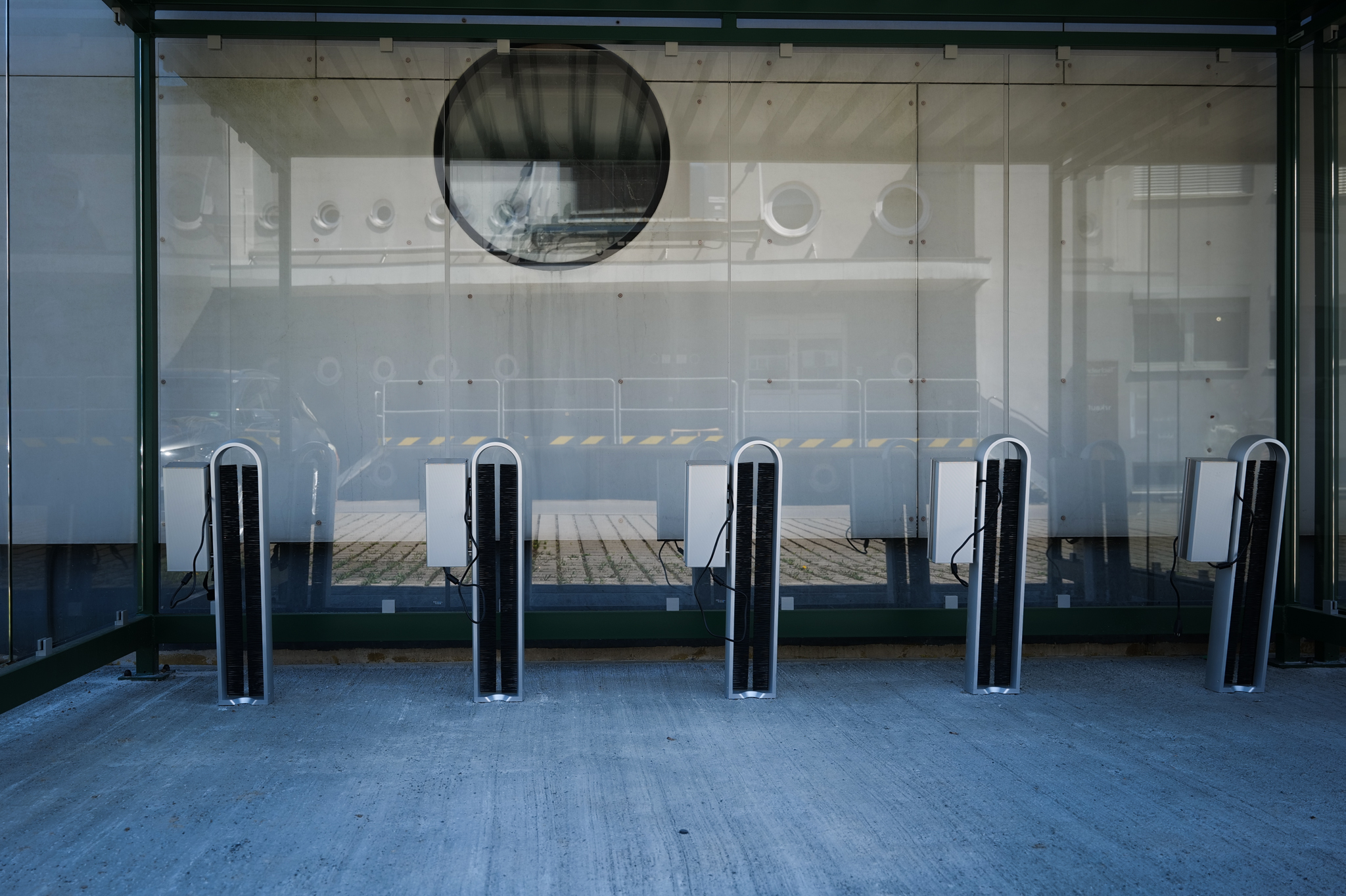 Referenz Hermann Tschabrun GmbH stromport.slash mit Ladebox