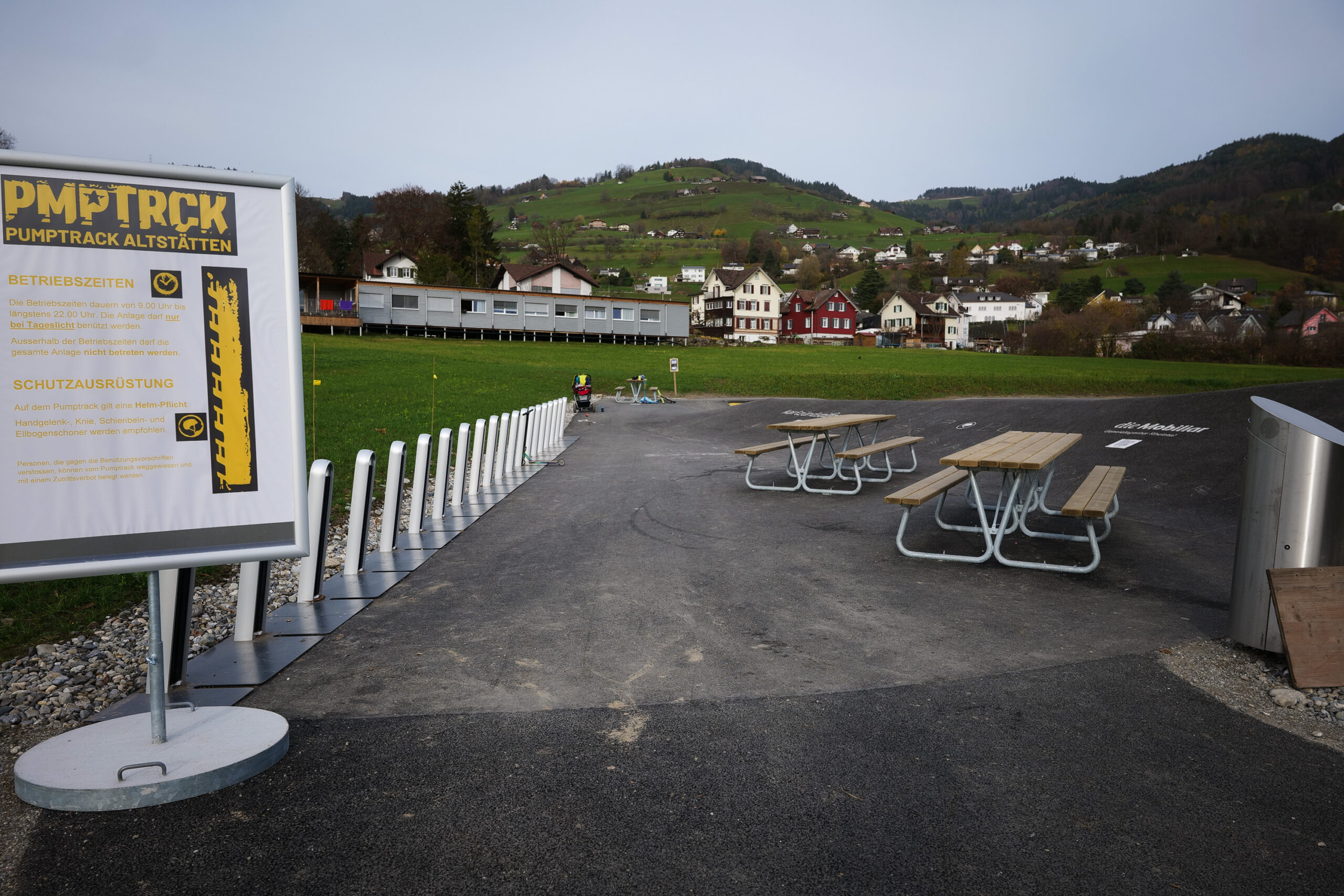 stromport.slash Fahrradbügel für alle Fahrräder und Scooter
