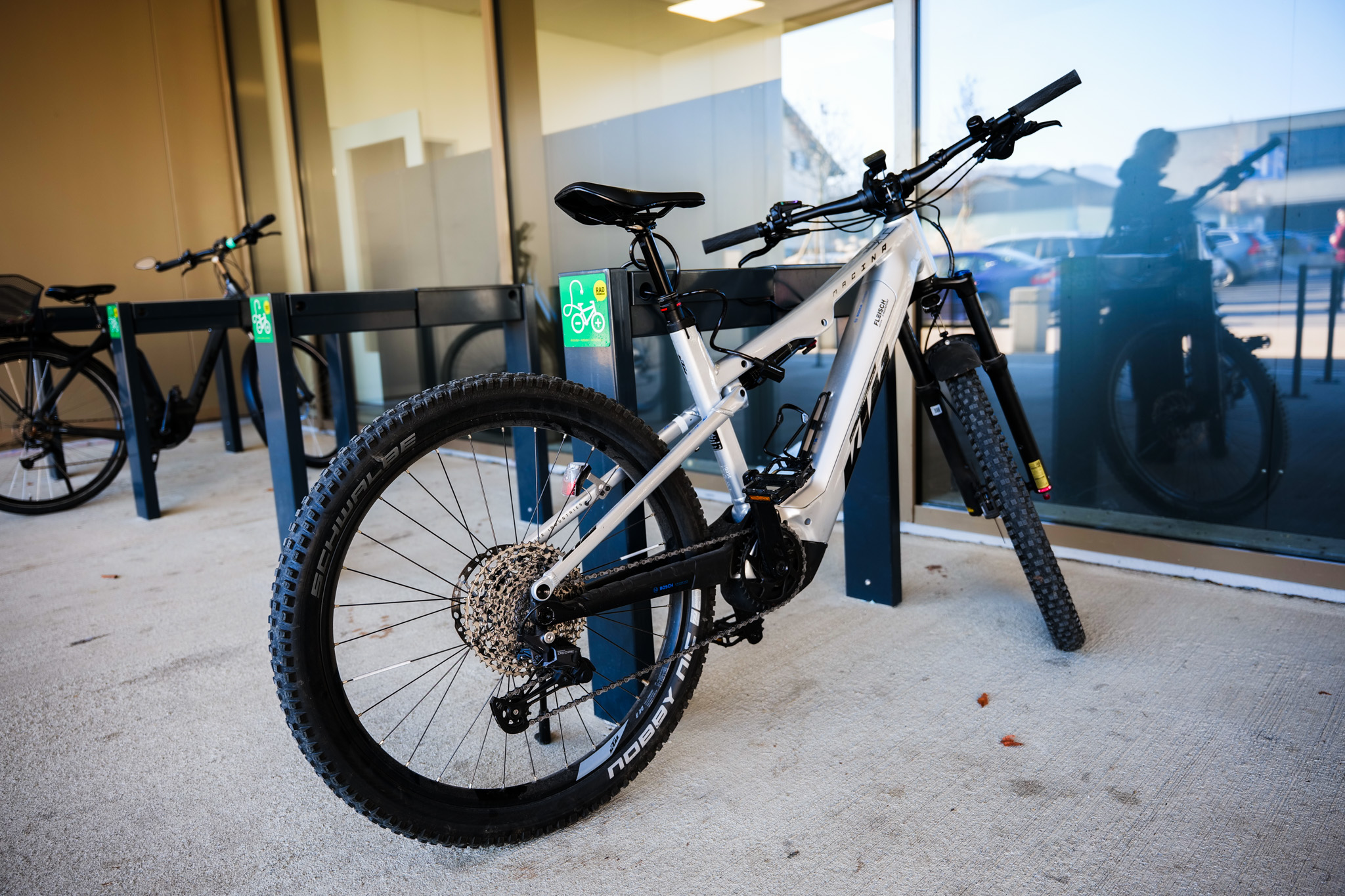 stromport b1 Fahrrad abstellen und laden