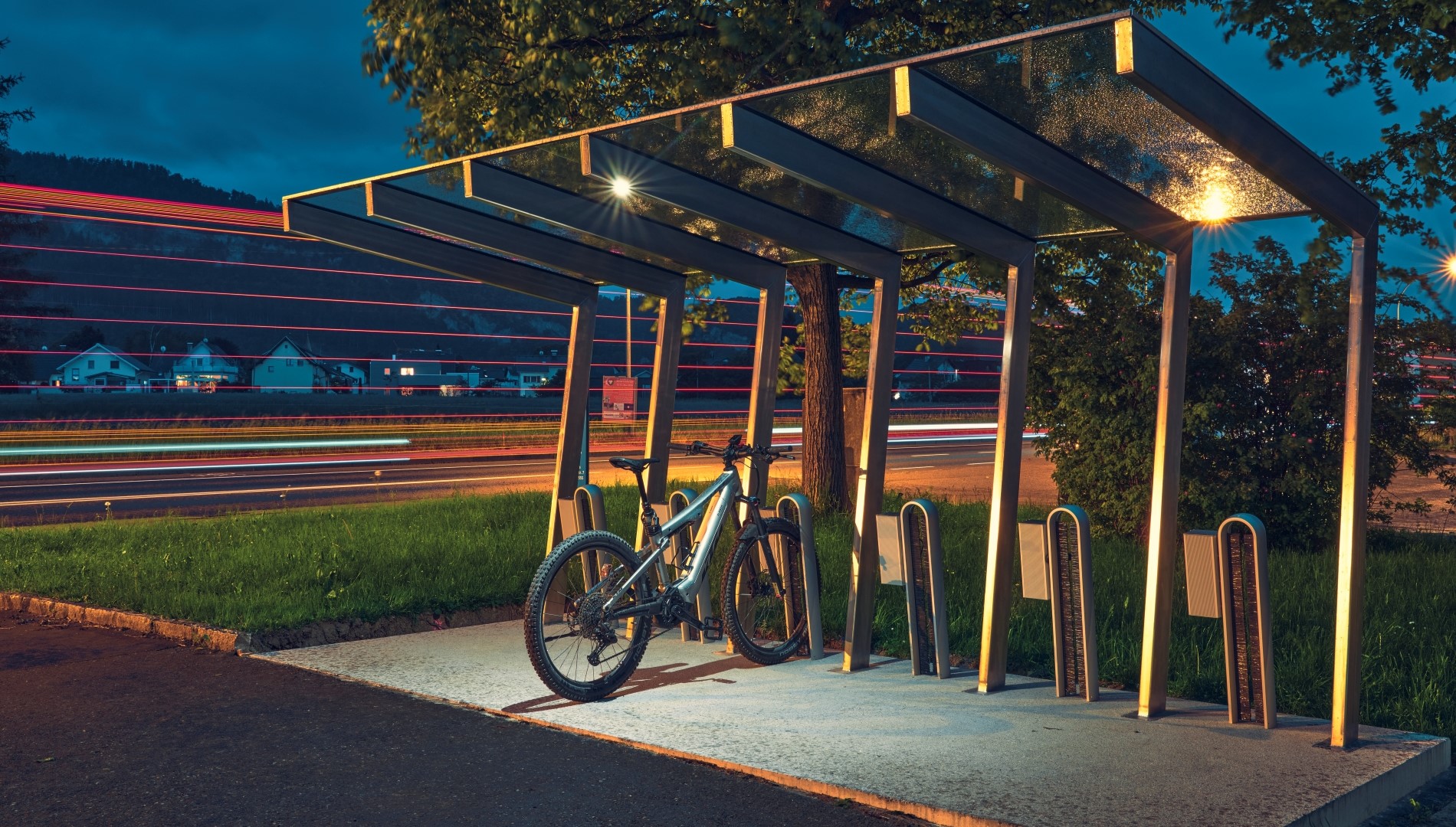 stromport seven mit Dach und Beleuchtung