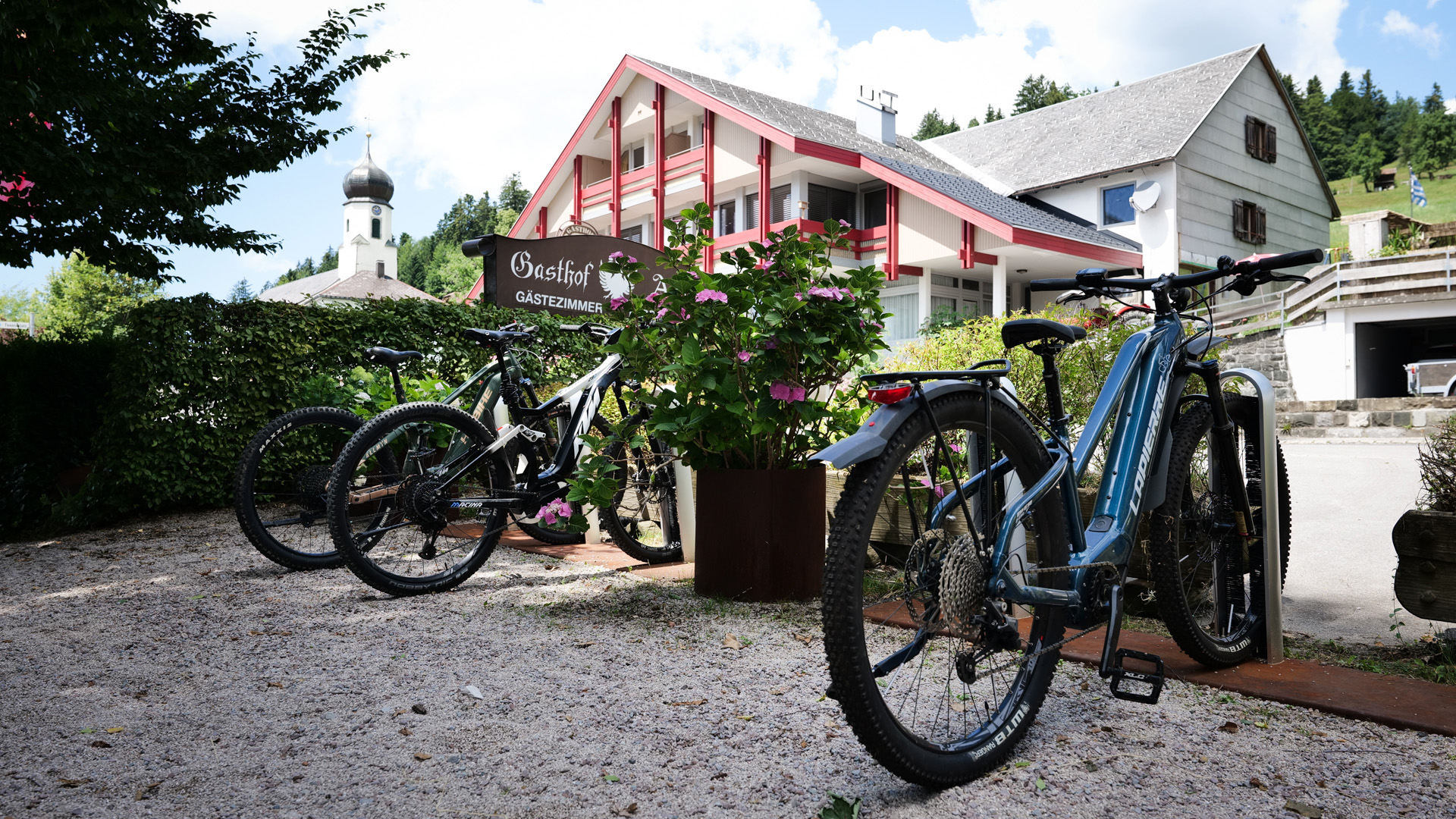 stromport slash Fahrradbügel mit Bodenplatte