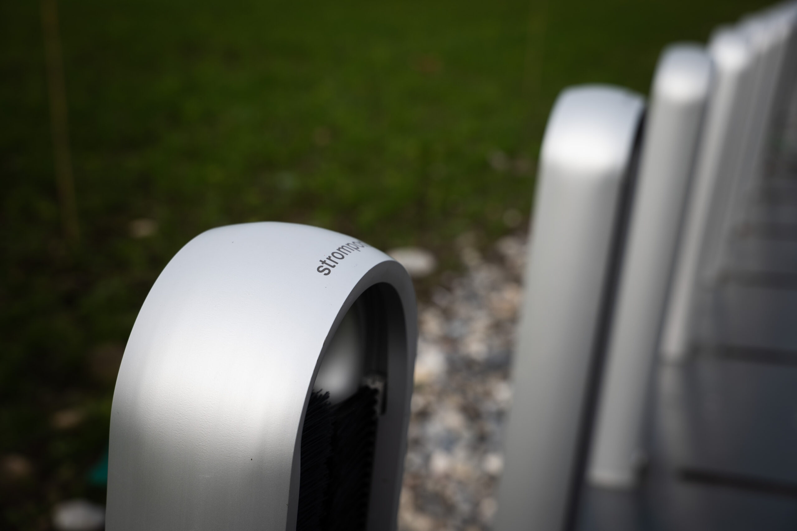 Stromport Fahrradbügel mit Bürsten