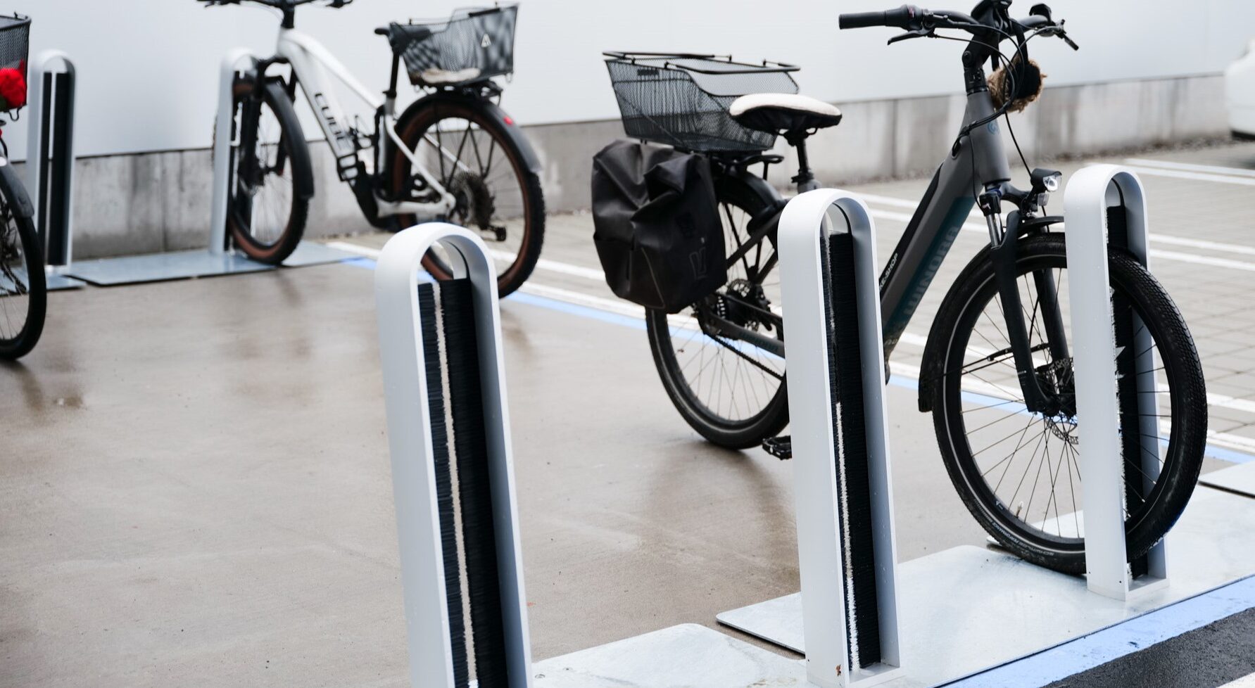 stromport slash mit Bodenplatte trio