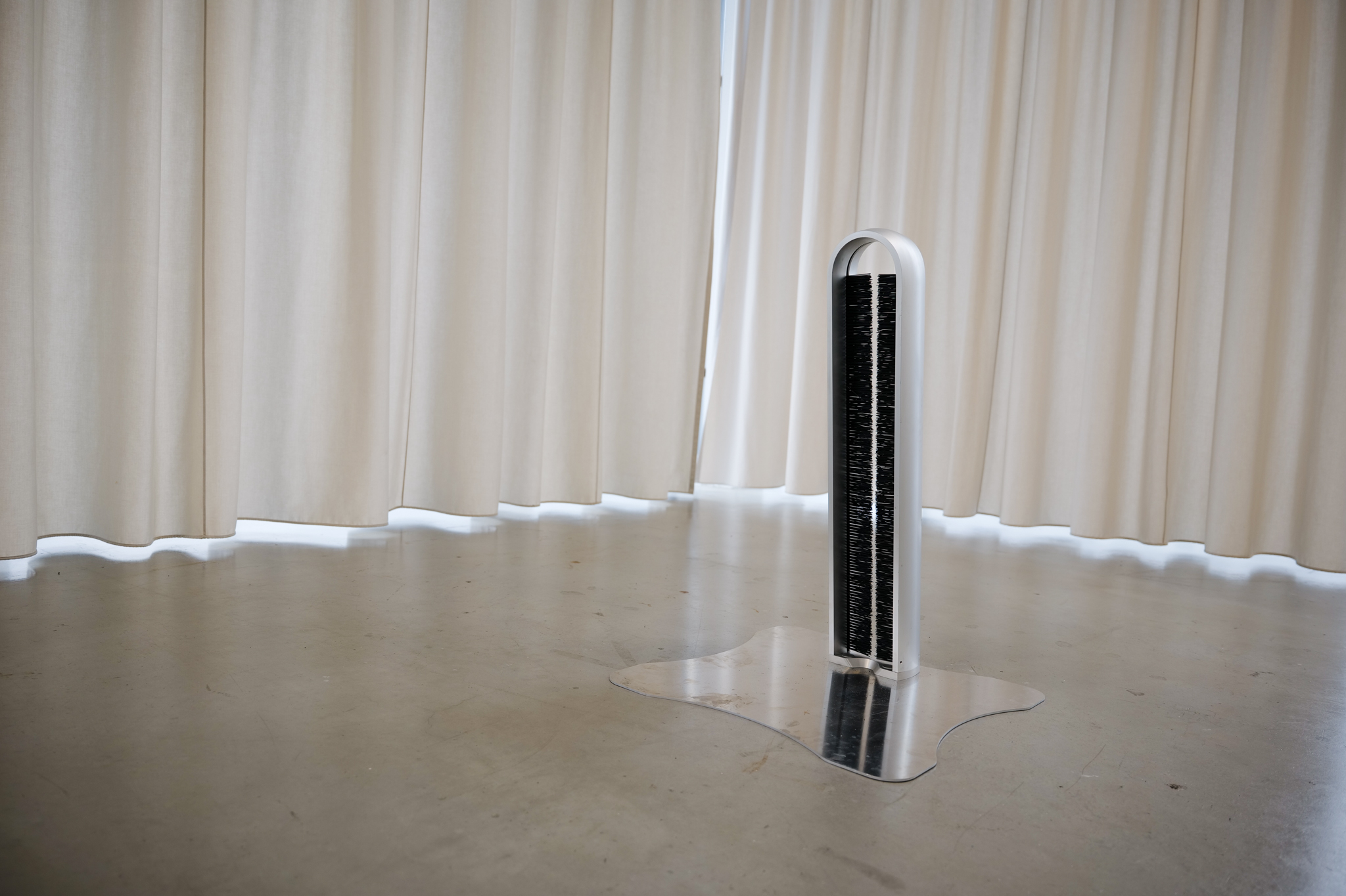 stromport.slash mit Bürstensystem und Bodenplatte