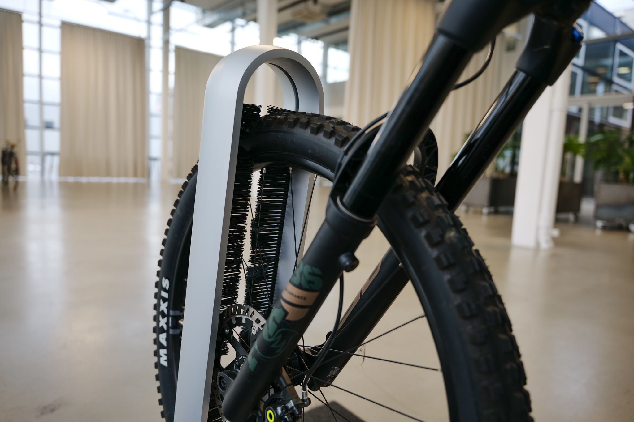 stromport slash patentierte Bürstenhalterung für alle Fahrräder