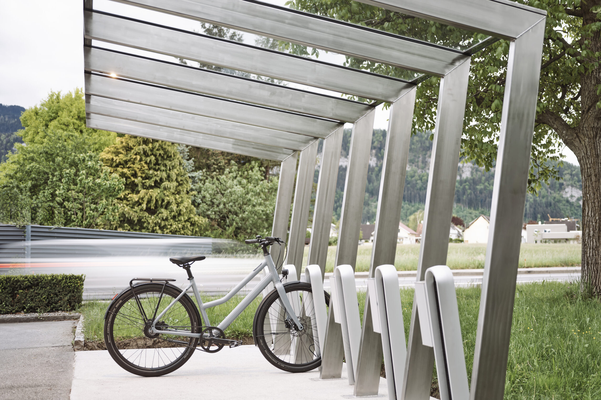 stromport.seven mit Überdachung und ladebox